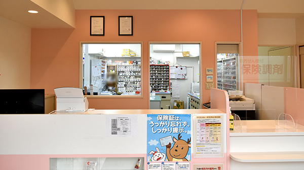 しろくま調剤薬局八尾店の受付/カウンター