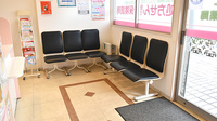 しろくま調剤薬局八尾店の待合スペース
