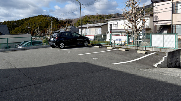 びざん薬局の駐車場