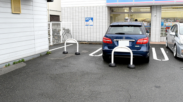 ヒラノ薬局の駐車場