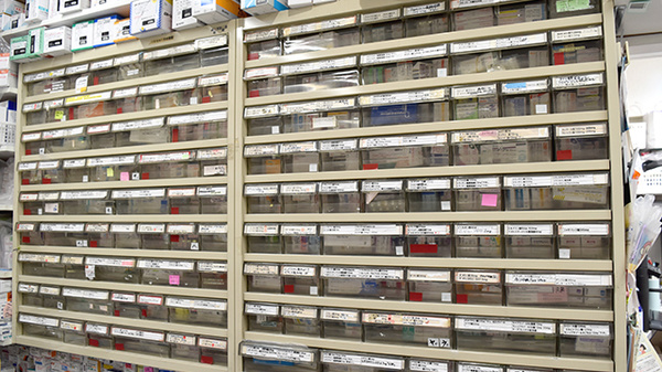 ヒロセ薬局（大阪府大阪市）の薬棚