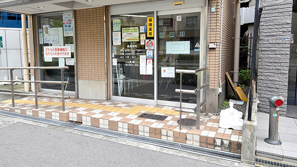 天六ファーマライズ薬局の入口