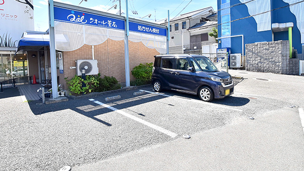 クオール薬局藤阪元町店の駐車場