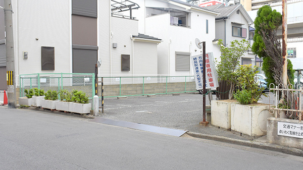 ミズノ薬局の駐車場