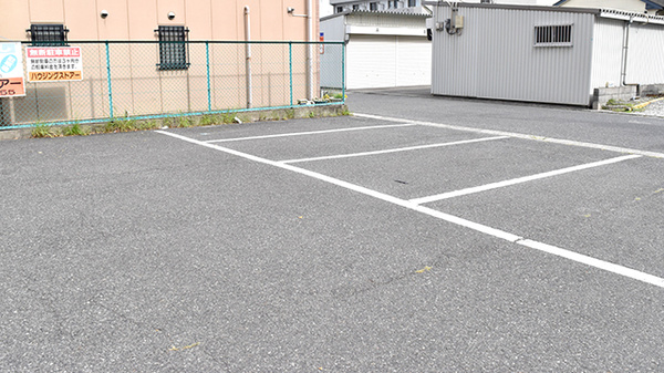 メルヘン薬局の駐車場