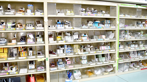 やまと薬局の薬棚