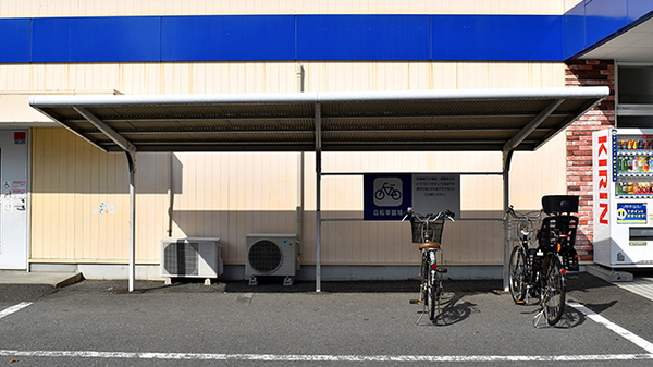 ユタカ薬局　くずはの駐輪場