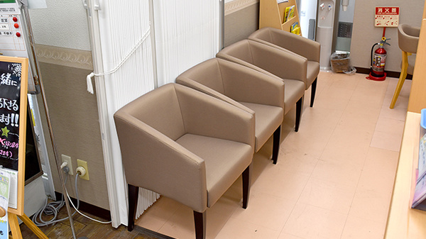 ユタカ薬局　くずはの待合スペース