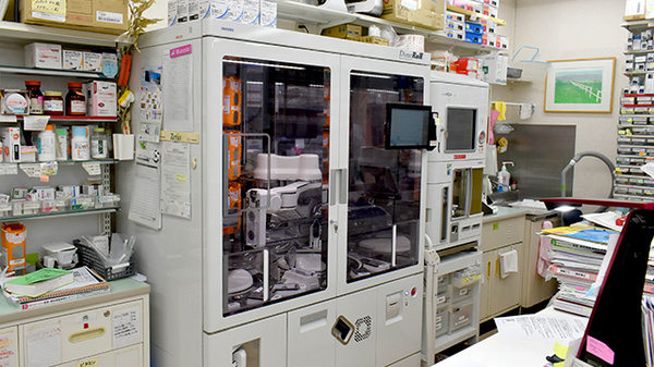ユニカムドラッグ少路薬局の調剤器具