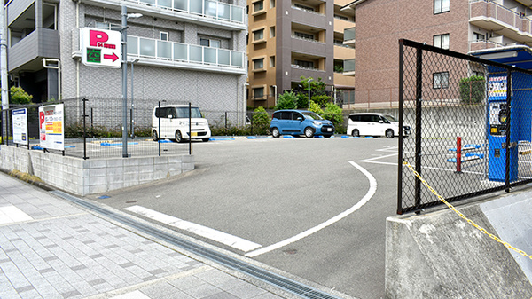 ユニカムドラッグ少路薬局の駐車場
