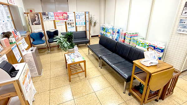 銀座薬局の待合スペース