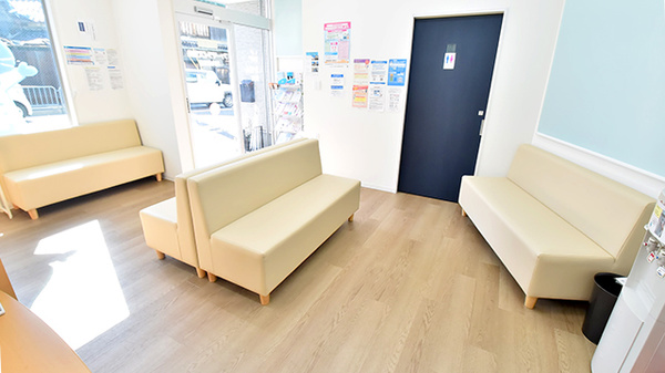 ファーマライズ薬局　河内長野店の待合スペース