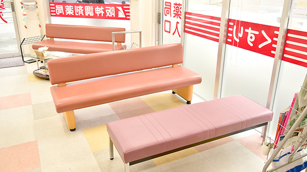 阪神調剤薬局　扇町店の待合スペース