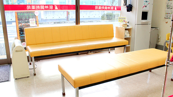 阪神調剤薬局　柏原店の待合スペース