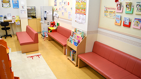阪神調剤薬局　大東店の待合スペース