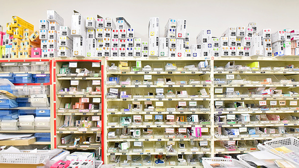 新世薬局阿倍野店の薬棚