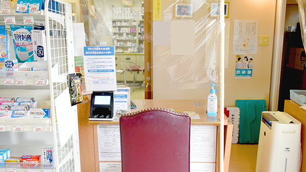 アカカベ薬局　星丘店の受付/カウンター