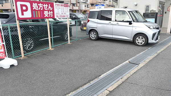 アカカベ薬局　星丘店の駐車場