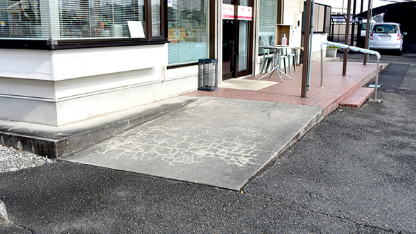 ワタナベ薬局江須賀店のバリアフリー設備
