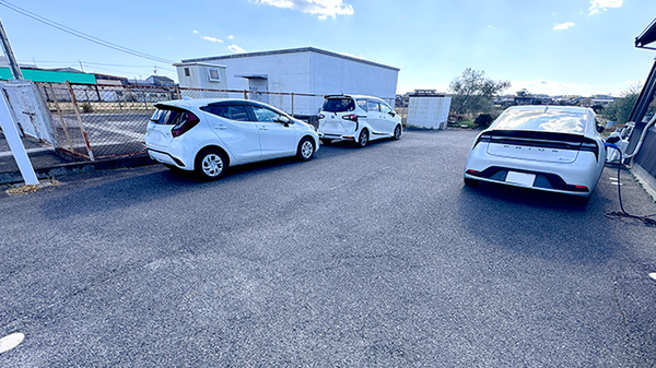 なのはな薬局の駐車場