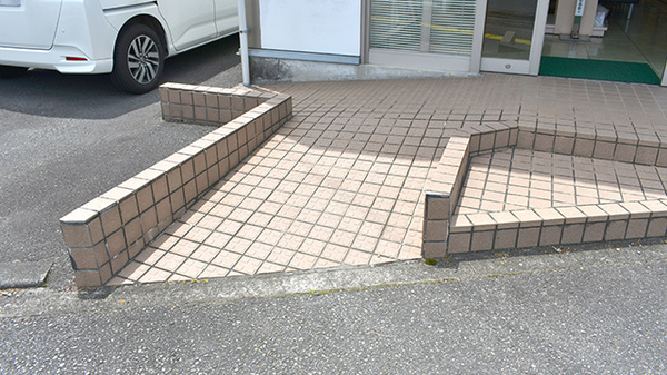 ワタナベ薬局　宇佐駅前店のバリアフリー設備