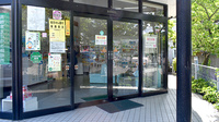 ワタナベ薬局　葛原店の入口