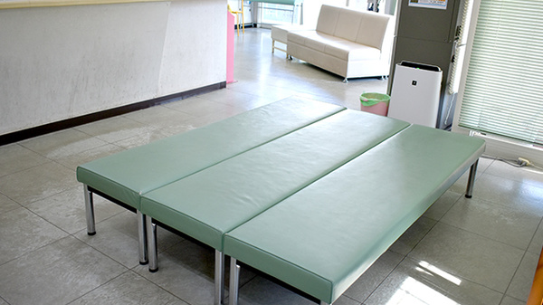 ワタナベ薬局　四日市店の待合スペース