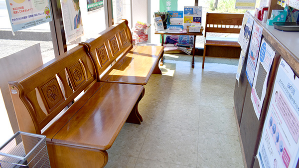 ワタナベ薬局　本店の待合スペース