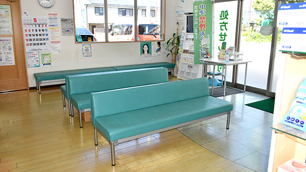 ワタナベ薬局　殿町店の待合スペース