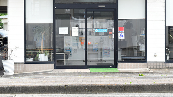 ワタナベ薬局　本町店の入口