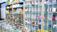 小向調剤薬局の薬棚