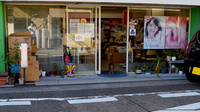 小向薬局本店の入口