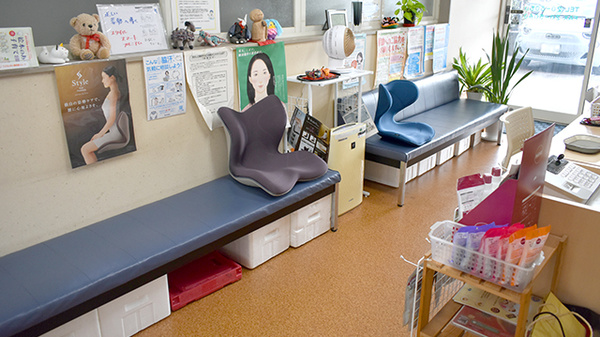 夢見堂薬局西谷店の待合スペース