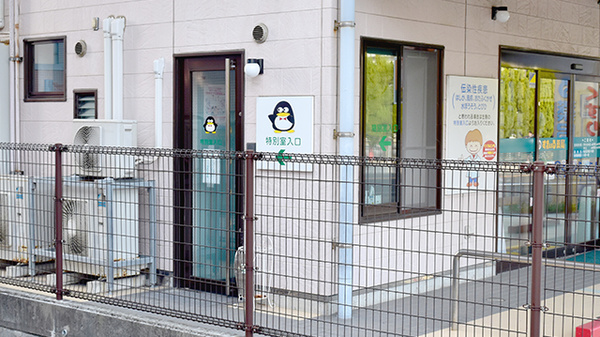 すまいる薬局の感染予防待合スペース