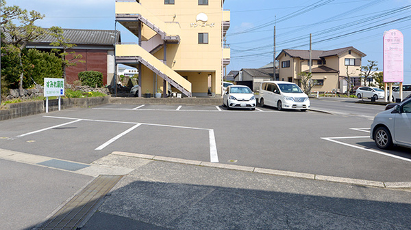 すみれ薬局の駐車場