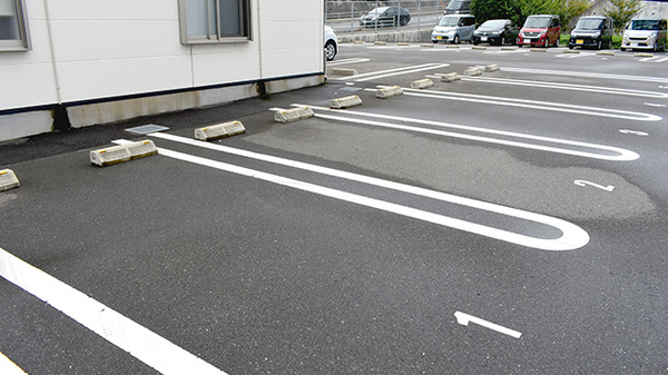 サニー薬局の駐車場