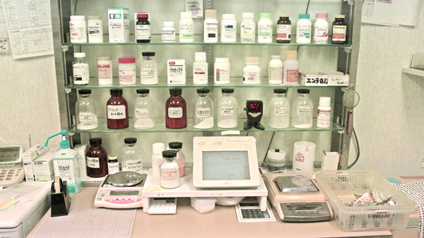 ニック調剤薬局木場店の薬棚