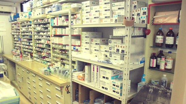 ニック調剤薬局木場店の薬棚
