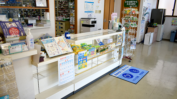 ひよこ薬局の受付/カウンター