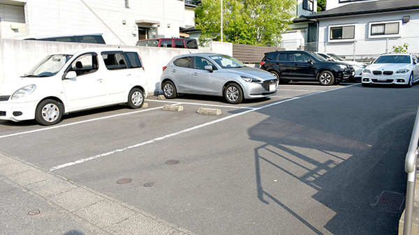 三城薬局の駐車場