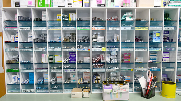 順天堂調剤薬局富士見店の薬棚