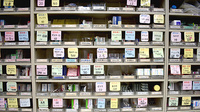 城間薬局の薬棚
