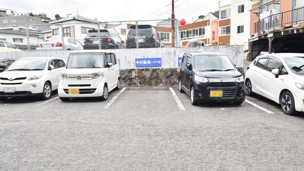 中村薬局ハヤマ店の駐車場