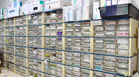 彦見調剤薬局の薬棚