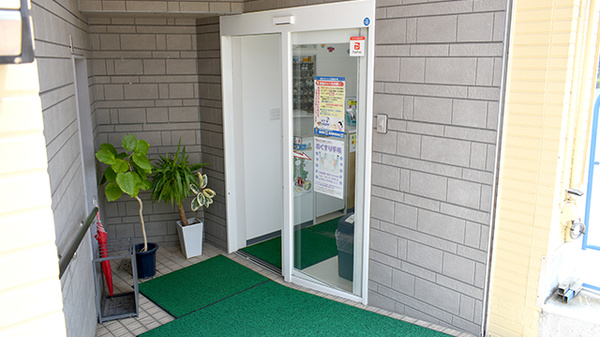あい薬局の入口
