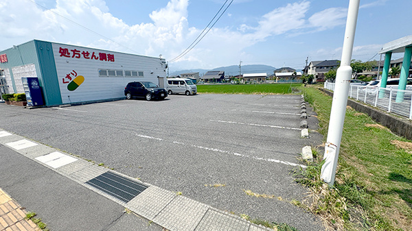 長池かたぎり薬局の駐車場