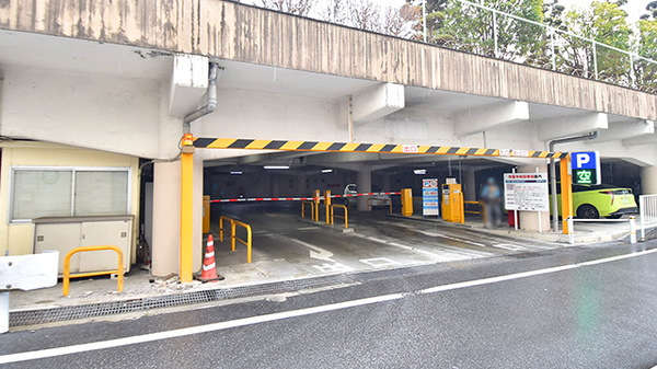 クオールめがね橋薬局の駐車場