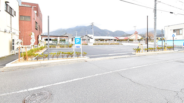 クオール飯田薬局の駐車場