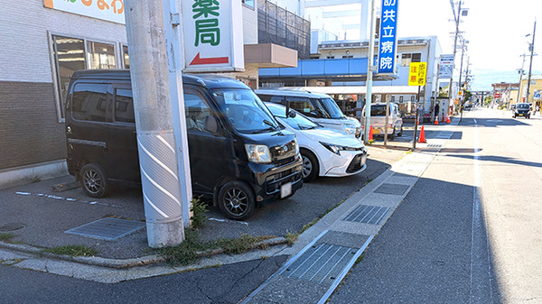 ひまわり薬局の駐車場