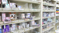 北栗コスモス薬局の薬棚